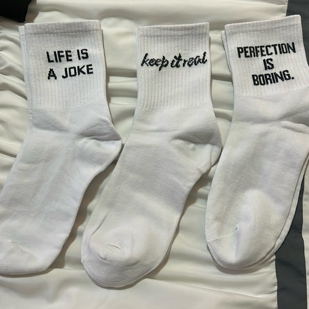 Random white socks mid tube socks European street alphabet men and women socks